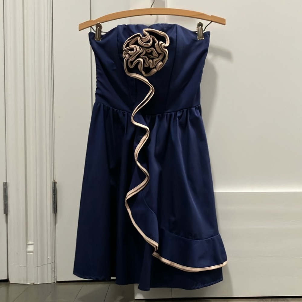 NWT Prairie New York Strapless Dress with Flower Detail Size XS - Picture 2 of 6